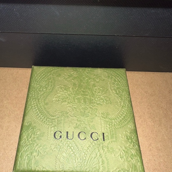 Gucci Beige Heart Earrings - Picture 2 of 5